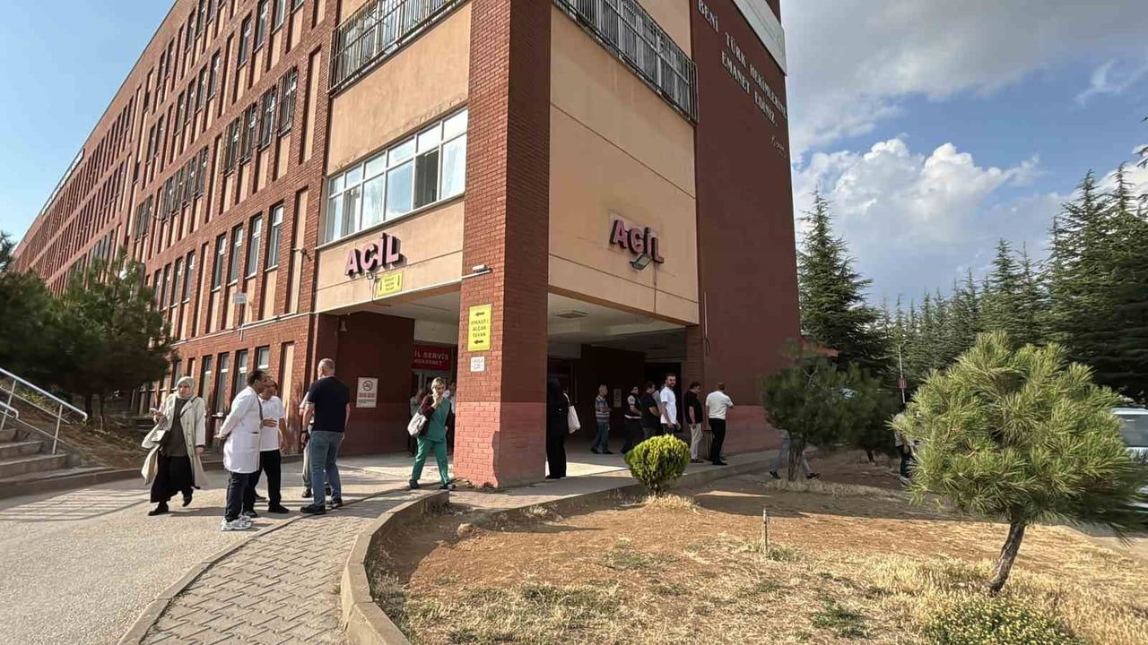 Leyla Şahin Usta'nın aracının çarpıştığı kazada milletvekili hafif yaralandı