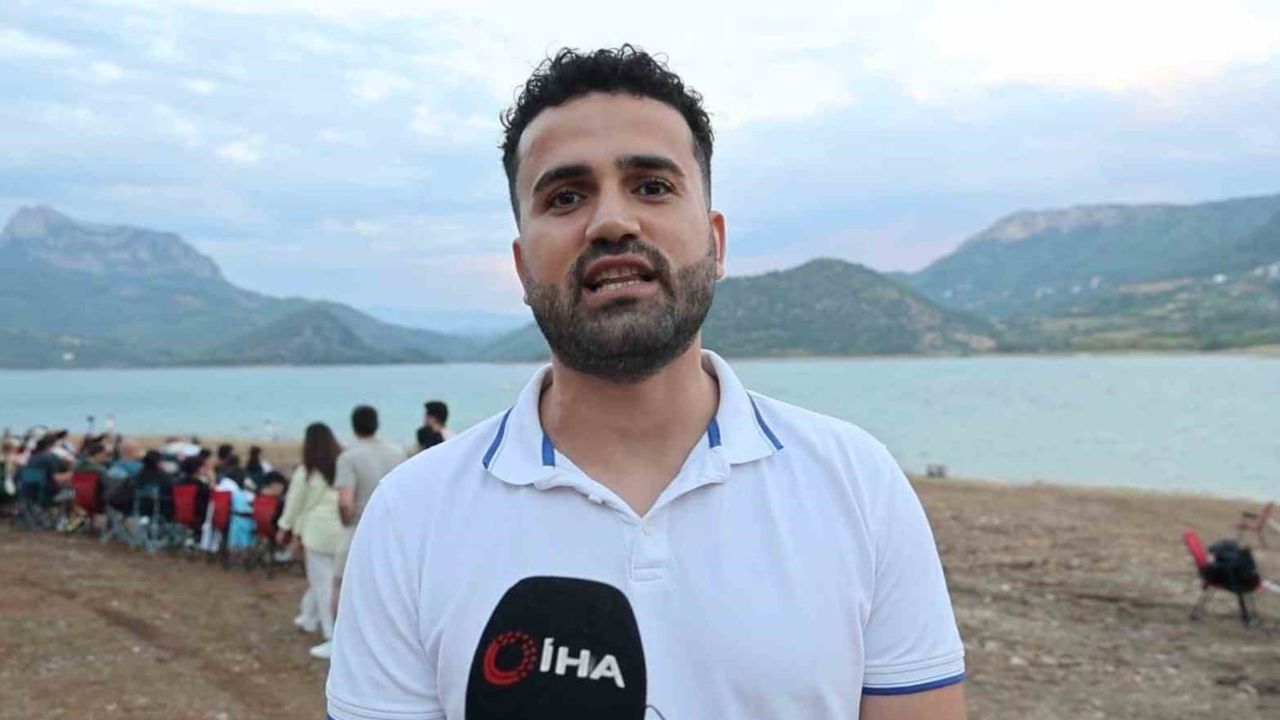 Londra'dan Kozan'a uzanan fikir baraj kıyısında açık hava sineması kurdu