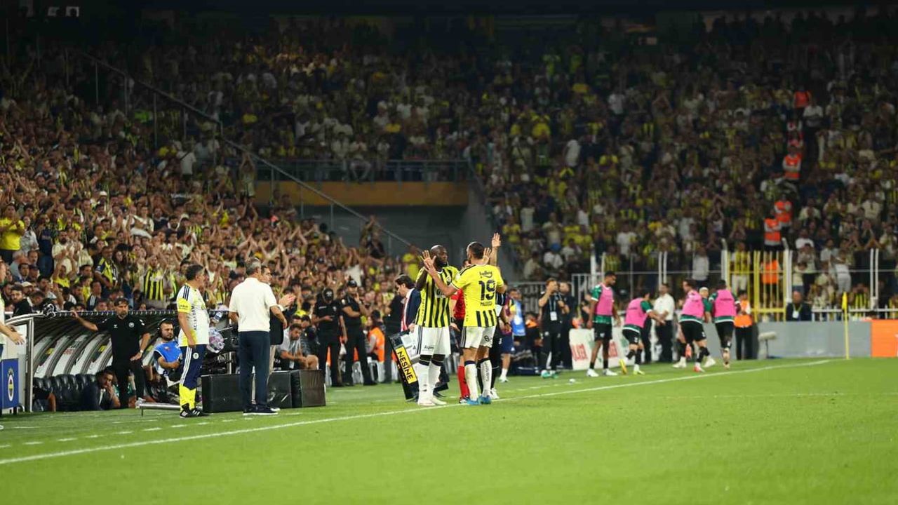 Lukaku sahada: Konyaspor karşısında Fenerbahçe formasıyla ilk lig anları
