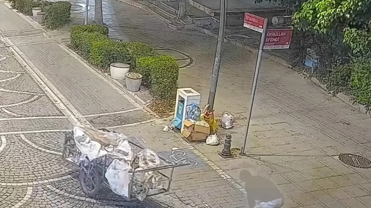 Lüleburgaz çarşıda mazgalları taşıyan kişi kameraya yansıdı