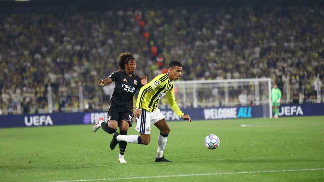 Lyon'un golü fenerbahçe'yi ilk yarıda geriye düşürdü