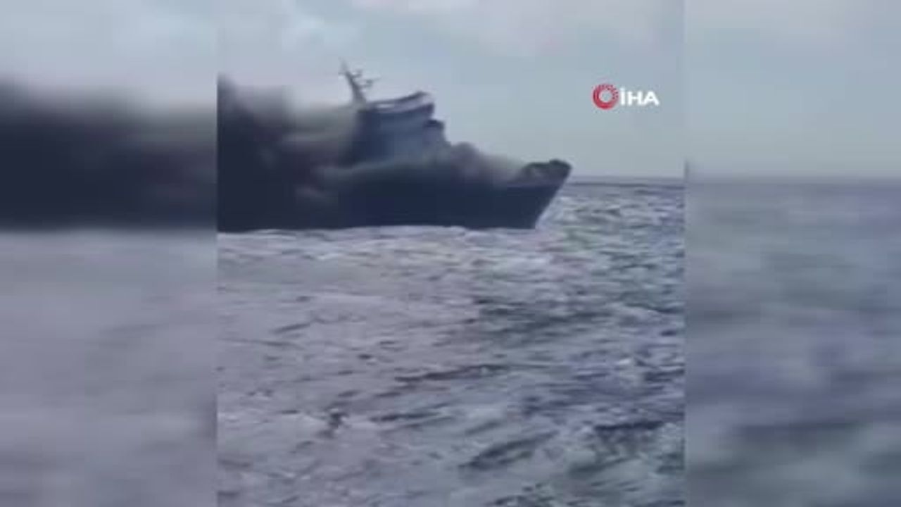 Madura açıklarında alev alan feribotta arama kurtarma çalışmaları sürüyor