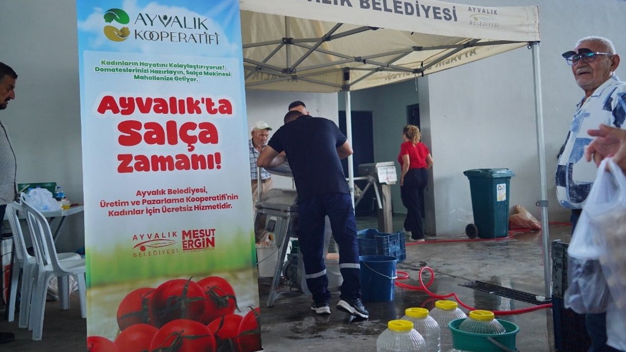Mahallelerde kırmızı seferberlik: Ayvalık'ta ücretsiz salça makineleri iş başında