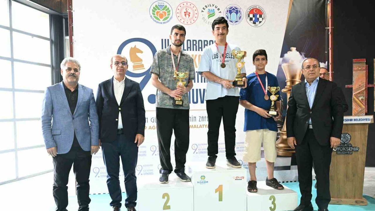 Malatya'da hamlelerin kazandığı uluslararası altın kayısı satranç turnuvası sona erdi