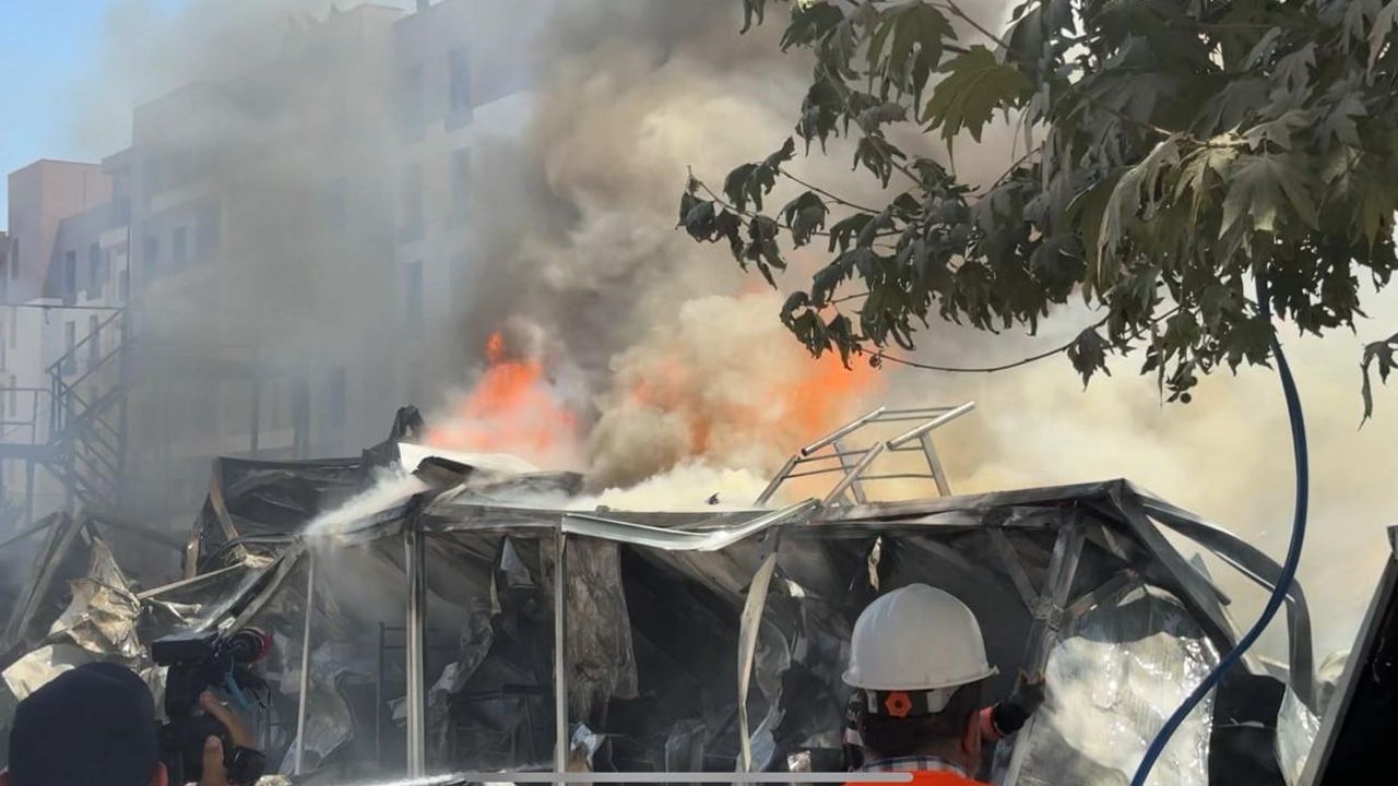Malatya'da konteyner kentte alevler yükseldi, itfaiye müdahale ediyor