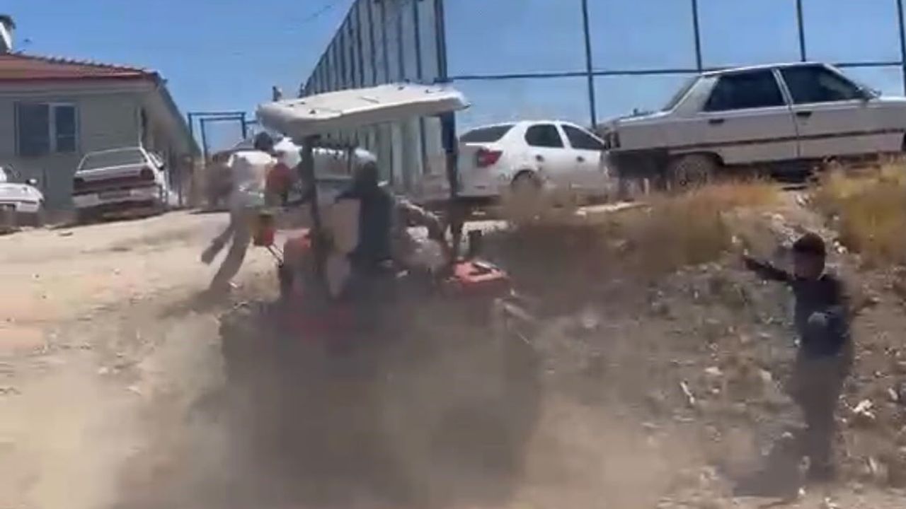 Malatya'da otlatma kavgasında traktörün grubun üzerine sürülmesi kamerada