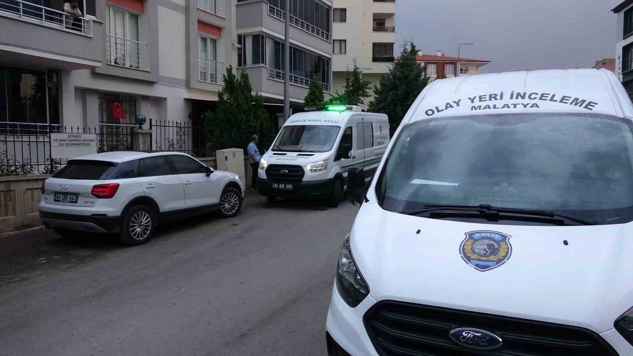 Malatya'da yalnız yaşayan servis işletmecisi evinde ölü bulundu