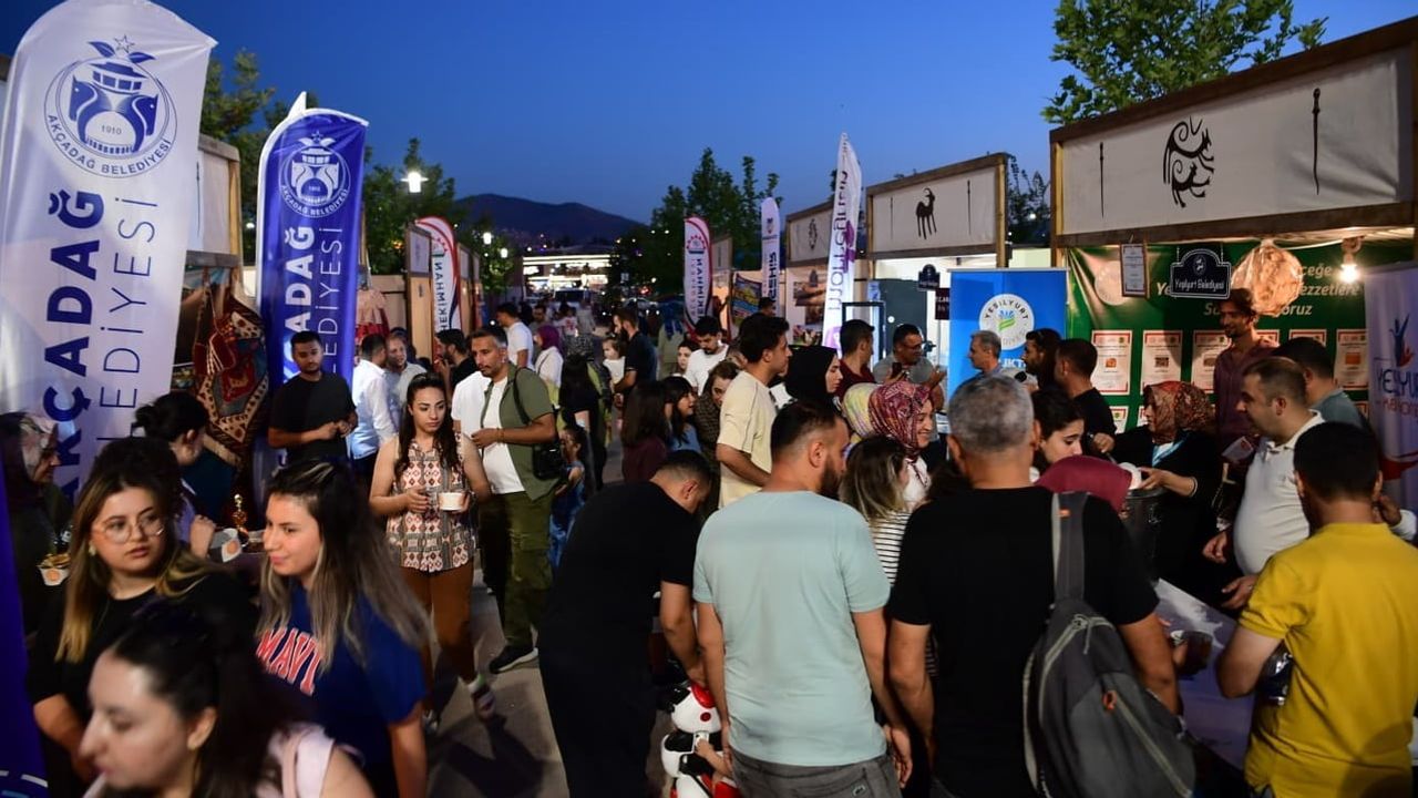 Malatya mutfağı sahneye çıkıyor: kent parkında gastronomi sokağı ziyaretçileri ağırlıyor