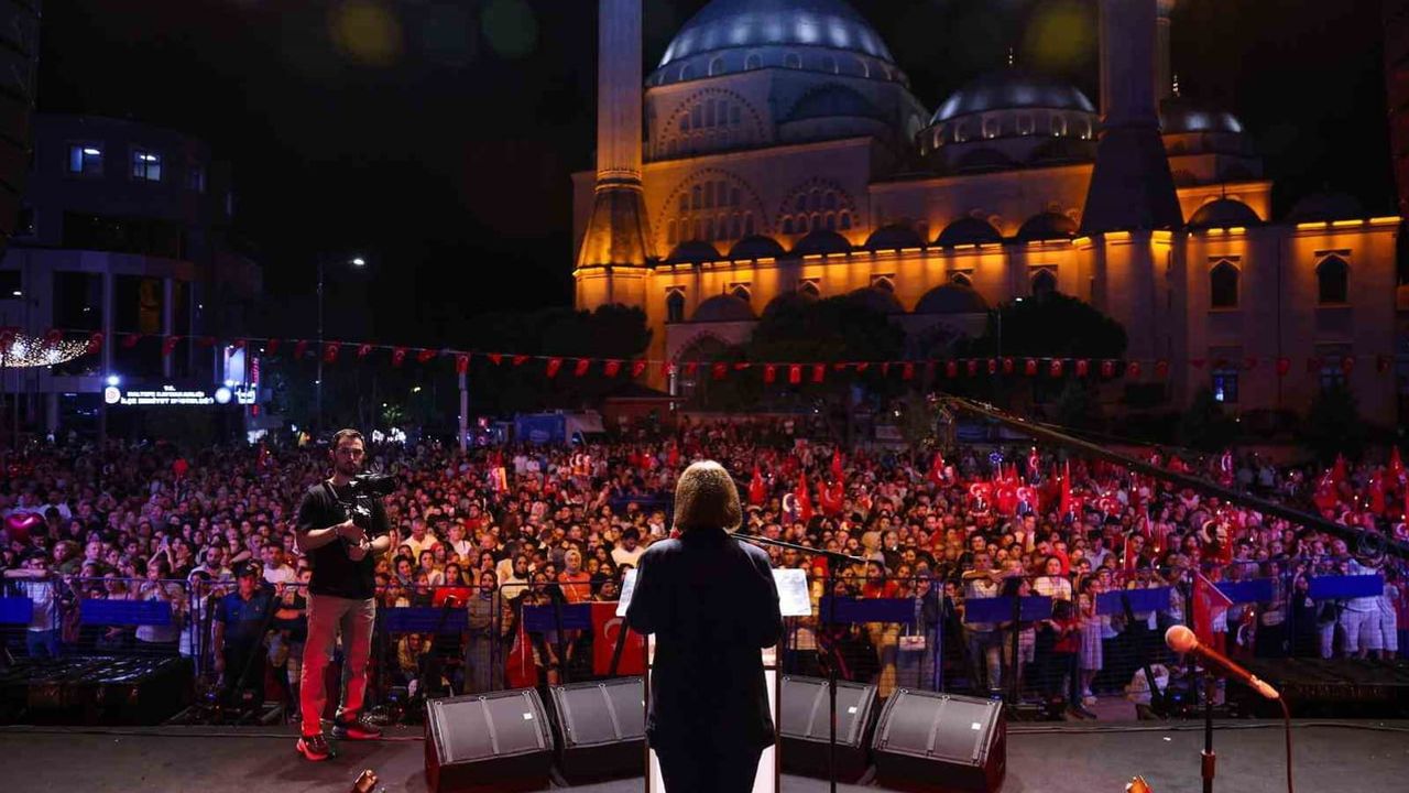 maltepe'de 30 ağustos coşkusu ve dayanışma vurgusu