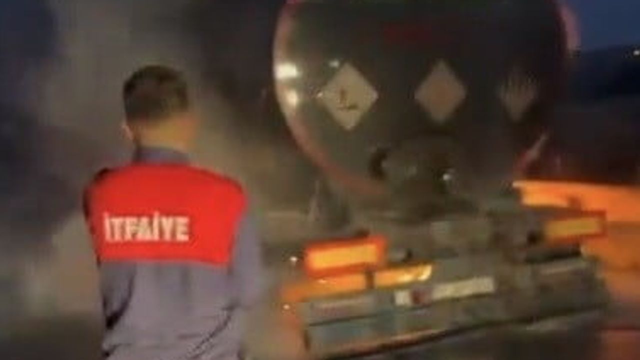 Mamure mevkiinde fuel oil yüklü tanker alev aldı, itfaiye yangını söndürdü