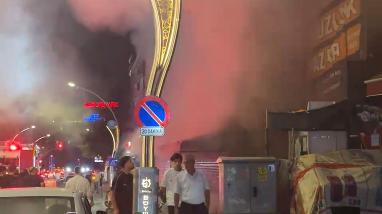 Manav reyonunda başlayan gece yangını itfaiyenin müdahalesiyle kısa sürede kontrol altına alındı