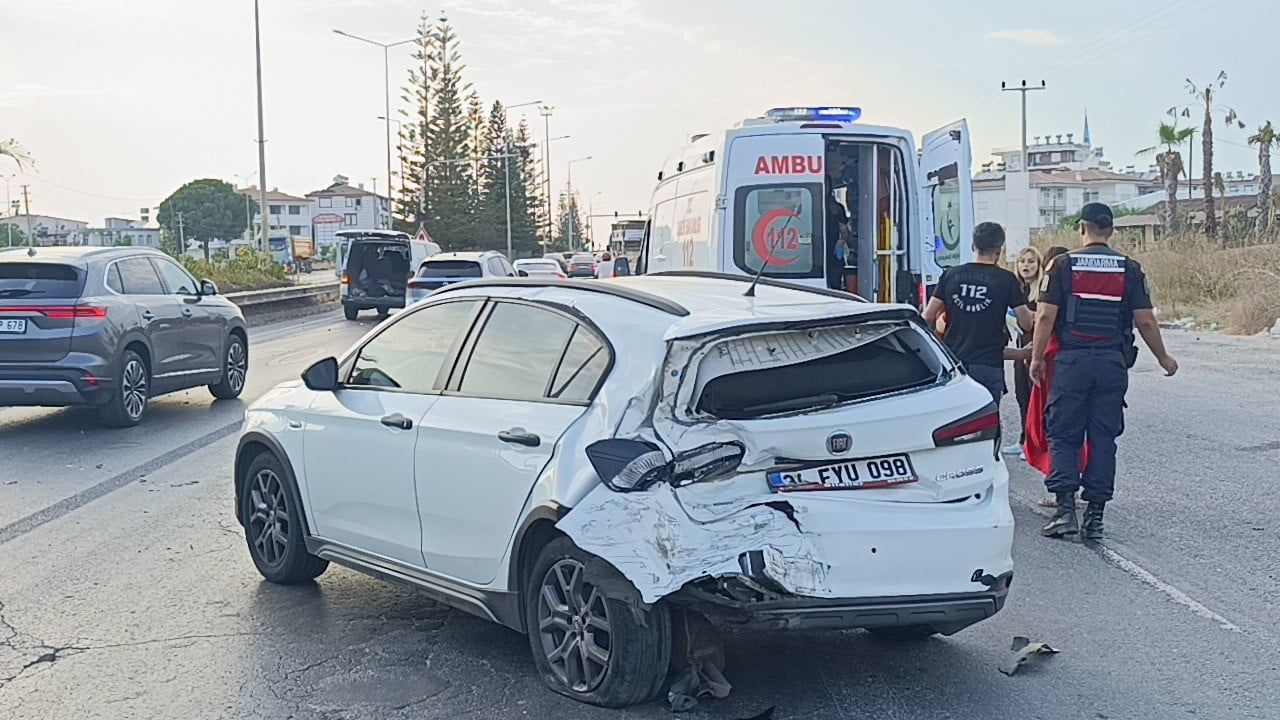 Manavgat’ta alkollü kamyonetin arkadan çarpması: yolcu eş yaralandı, sürücüye 6 ay el konuldu