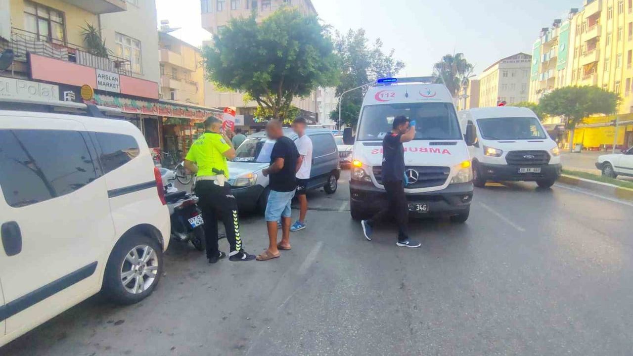 Manavgat'ta kırmızı ışık ihlali motosiklet kazasına yol açtı