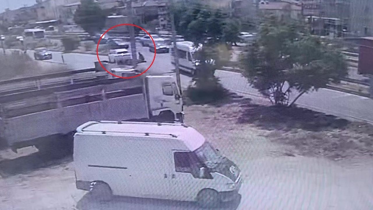 Manavgat'ta tali yolda ani duruş kazaya neden oldu, motosiklet arkadan çarptı
