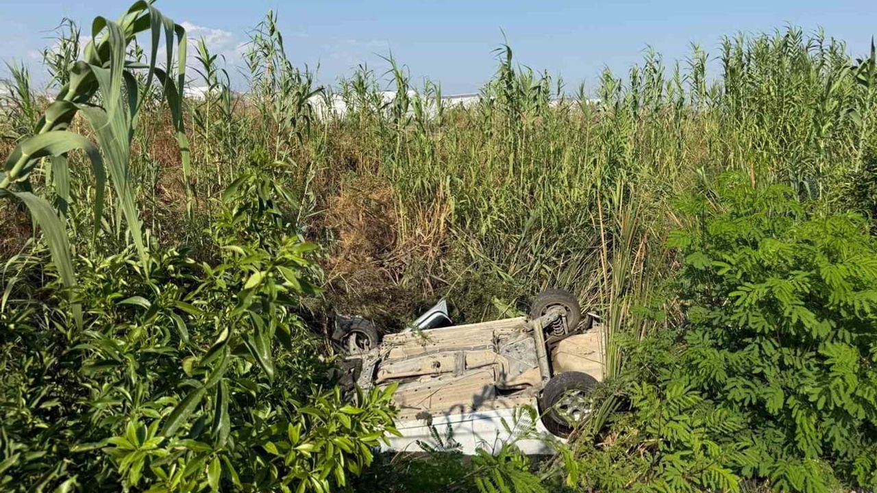 manavgat'ta yol kenarından dereye savrulan otomobilin görüntüleri ortaya çıktı