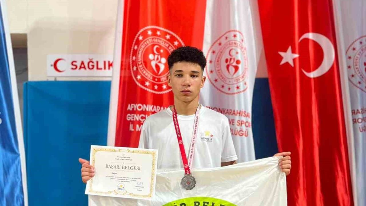 Manisa BBSK karate takımı Afyonkarahisar'dan madalyalarla döndü