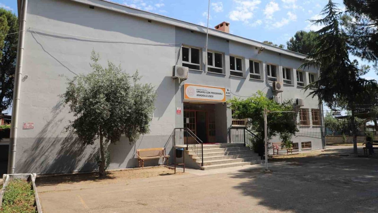 Manisa'da okullara temizlik ve bahçe görevlileri için bin 594 kişilik TYP ataması