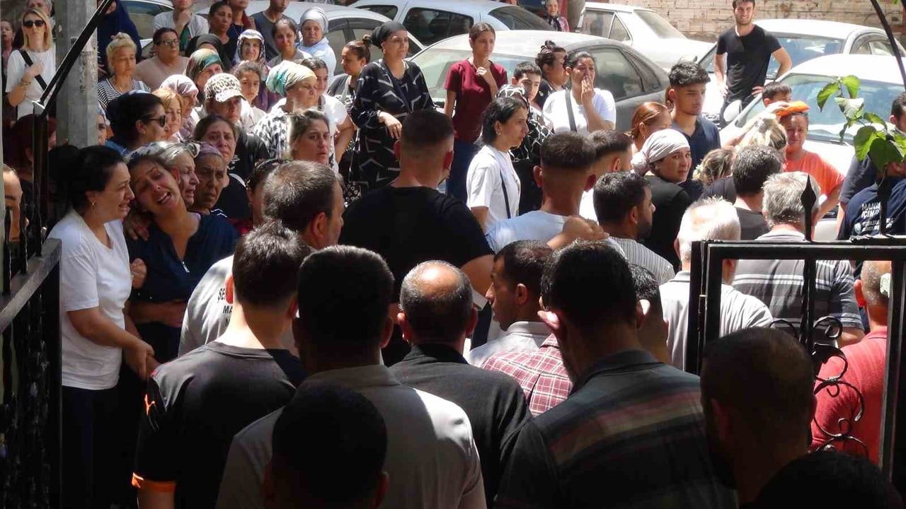 Manisa'da yaşamını yitiren baba ve oğlu dualarla uğurlandı