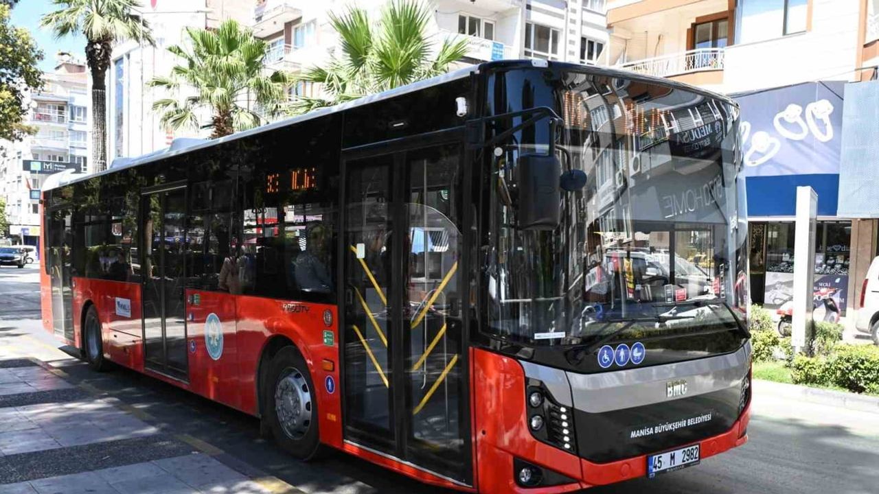 Manisa'da zafer coşkusuna ücretsiz toplu ulaşım