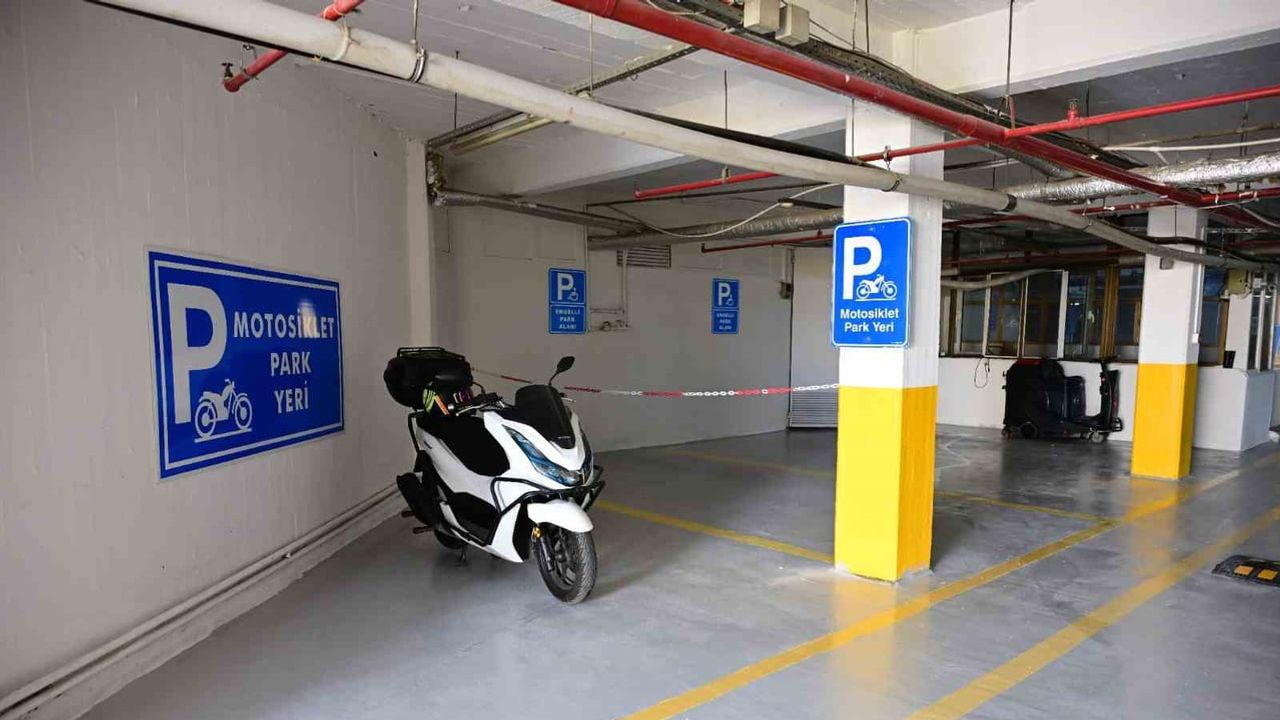 Manisa'nın kültür sitesi otoparkı epoksi kaplama ve yazılım güncellemesiyle yenilendi