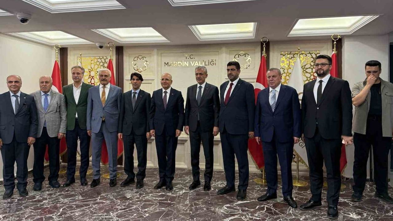 Mardin'de temas turu: bakan Şimşek iş dünyası ve valilikle bir araya geldi