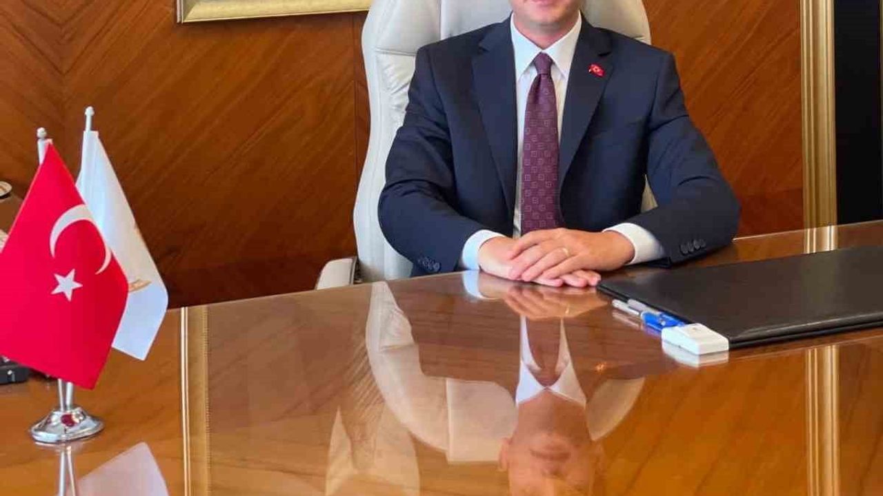 Marmara'da yeni dönem: Sedat Akpınar kaymakamlık görevine başladı