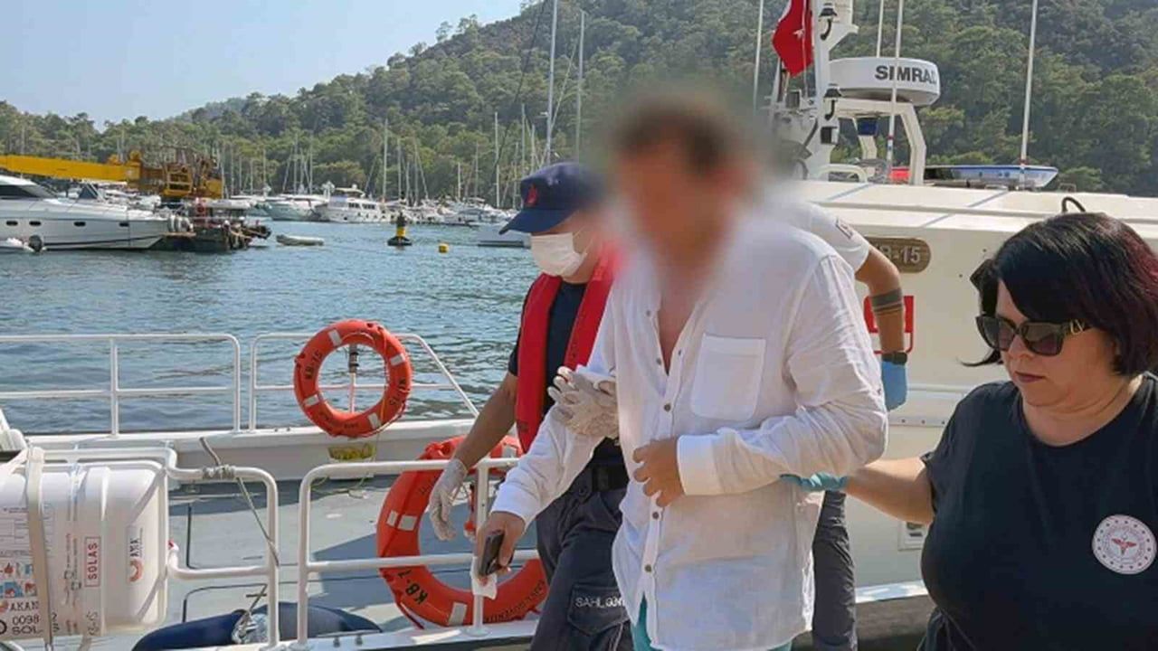 Marmaris açıklarında kurtarma operasyonu: karaya oturan gezi teknesinden 11 kişi alındı
