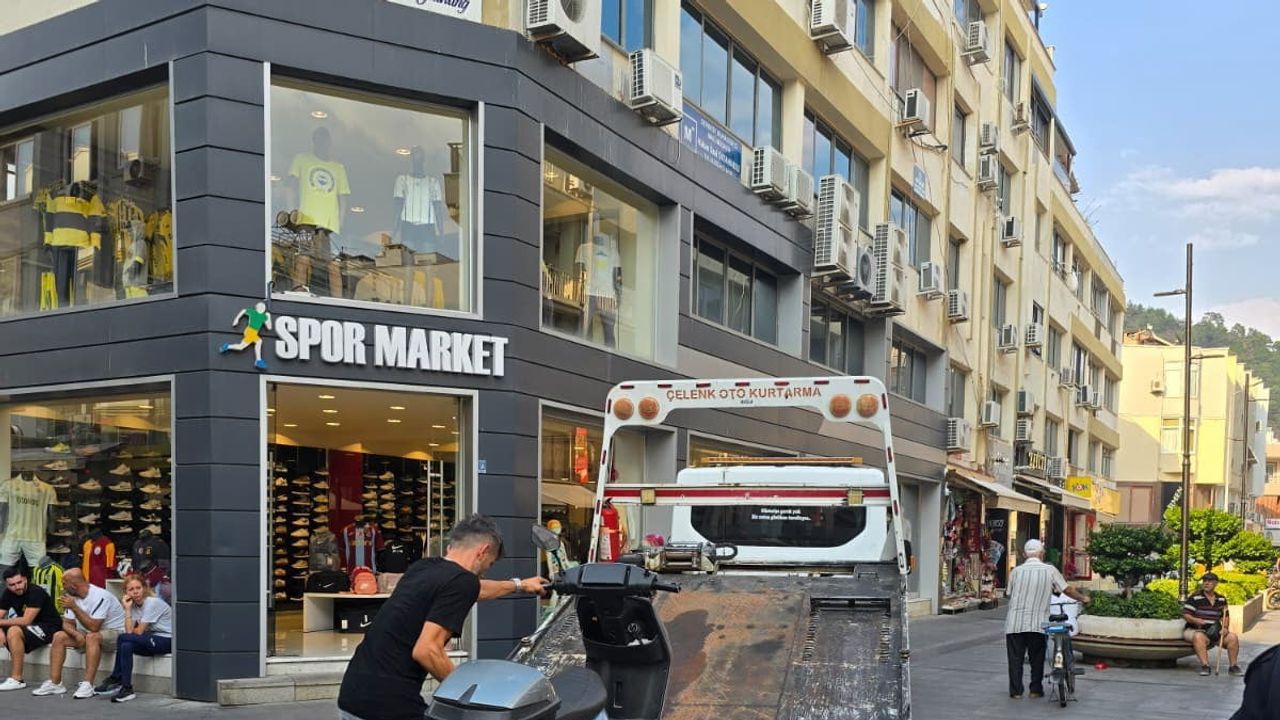 Marmaris çarşısı'nda yaya güvenliği için motosiklet denetimi