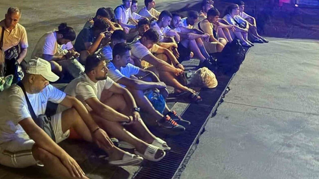 Marmaris marinasında tekneyle kaçış planı engellendi: 25 göçmen, 2 şüpheli yakalandı