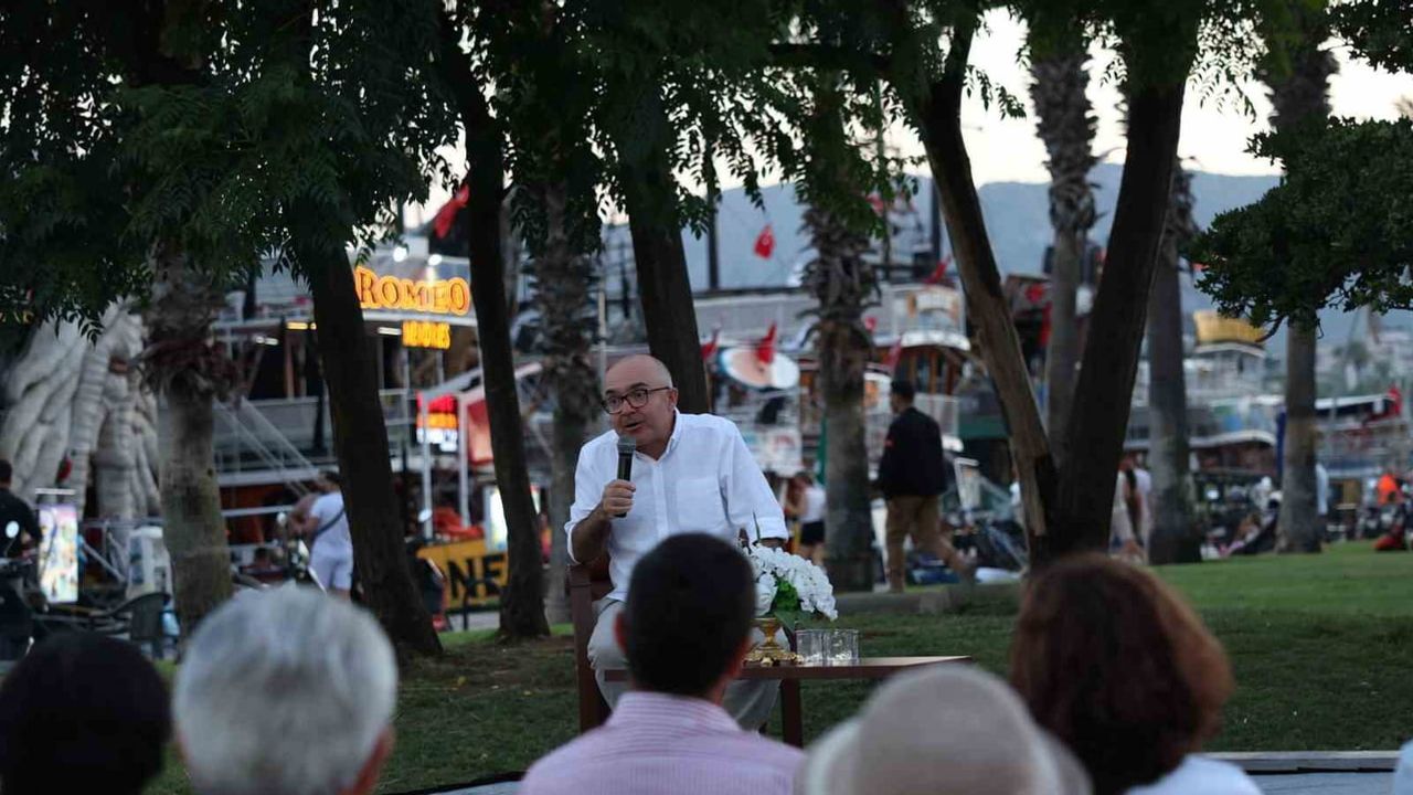 Marmaris'te 30 ağustos anması: deniz kazası nedeniyle sessiz fener alayı