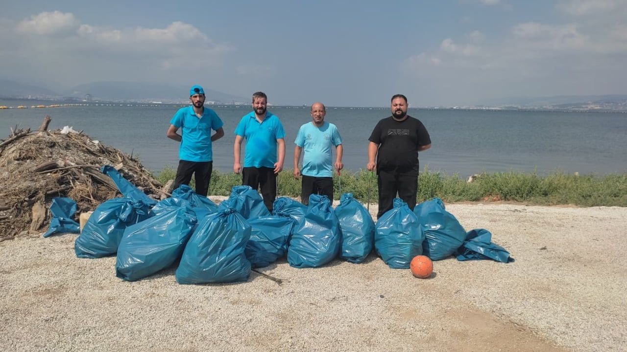 Mavi takım'ın kıyı seferleri: deniz ve sahillerden 10 bin 81 kilogram atık toplandı