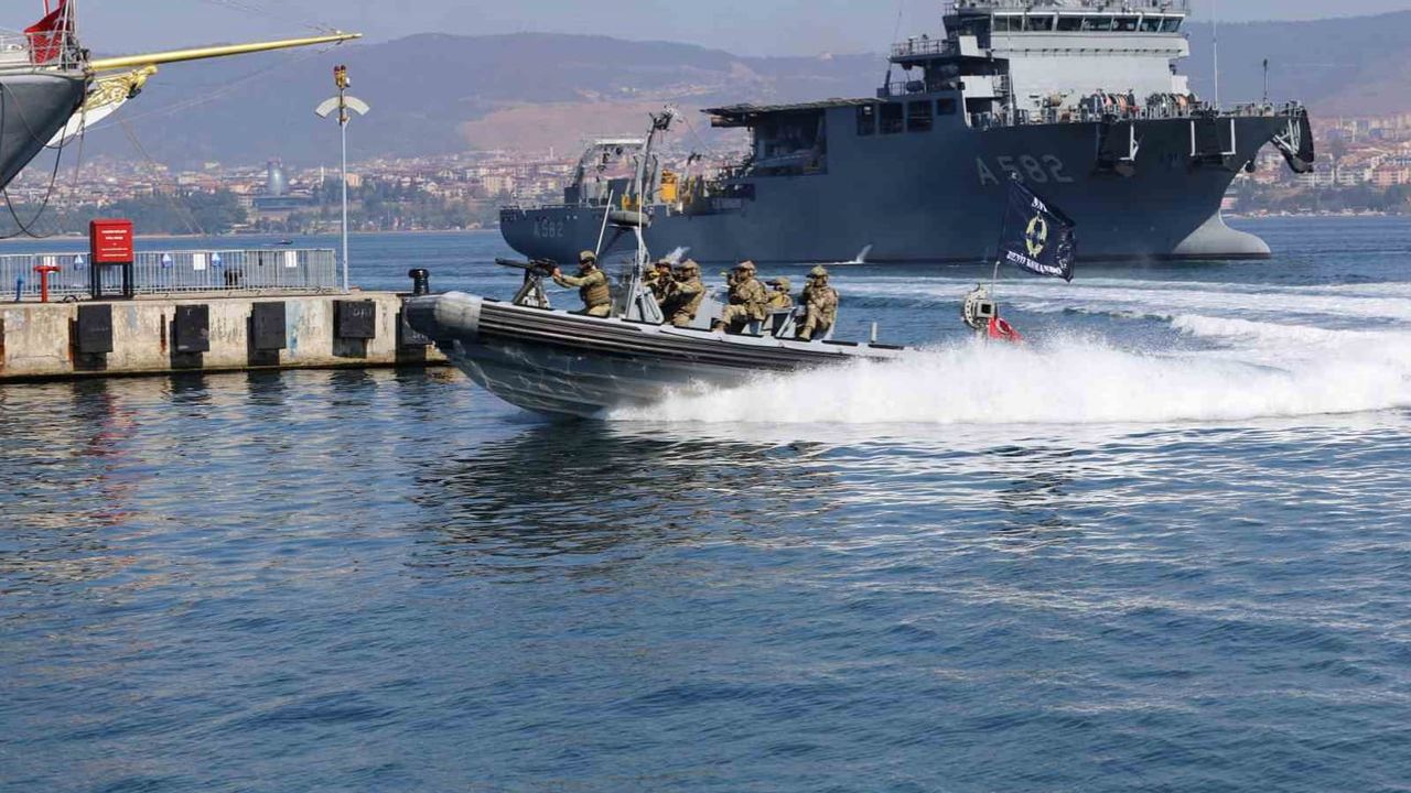 Mavi Vatan tatbikatında SAT ve SAS komandolarından nefes kesen gösteri