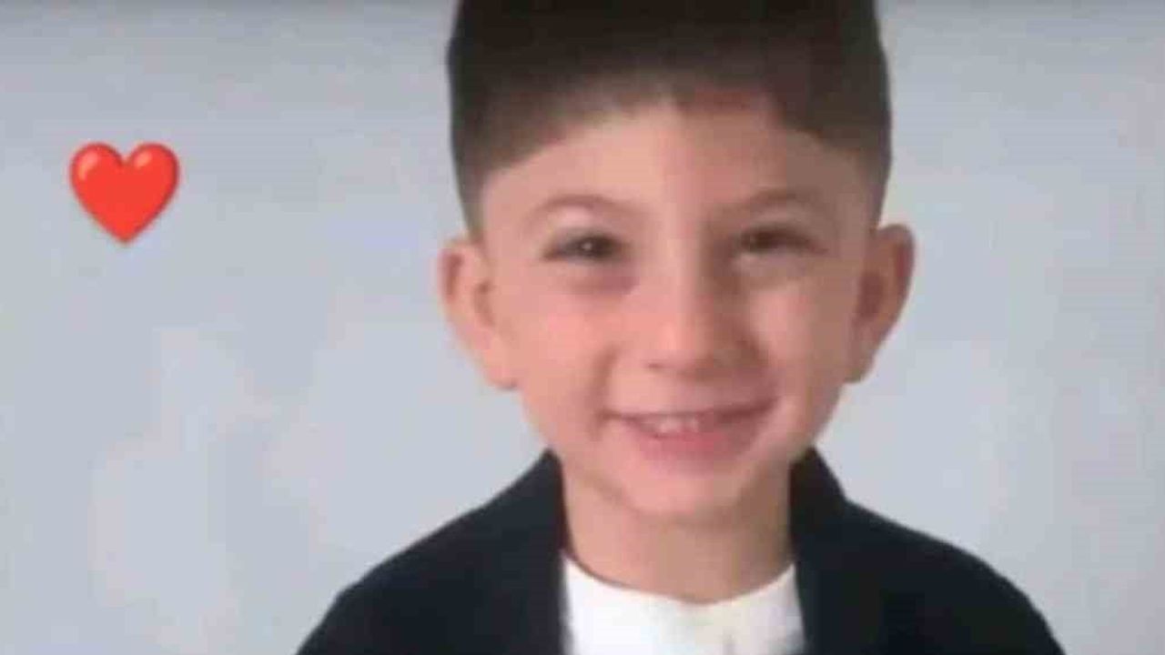 Mazıdağı'nda kapısı açık araçta mahsur kalan 4 yaşındaki Muhammed Aras hastanede yaşamını yitirdi