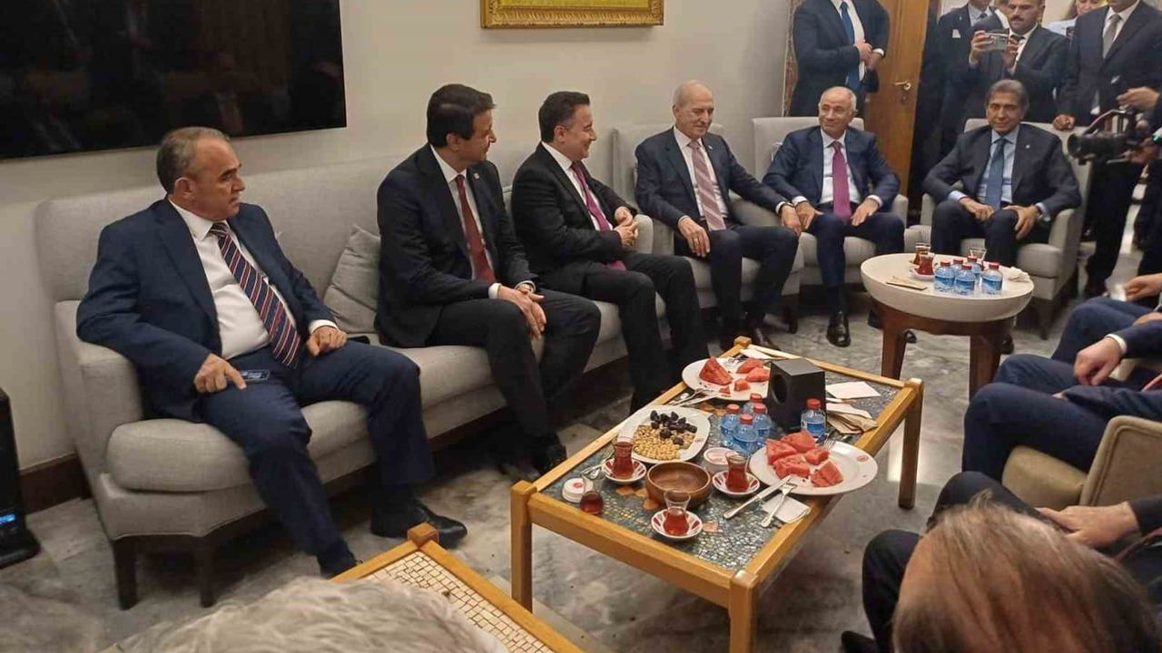 Meclis koridorlarında temas: Kurtulmuş'un iktidar ve muhalefet kulis ziyaretleri