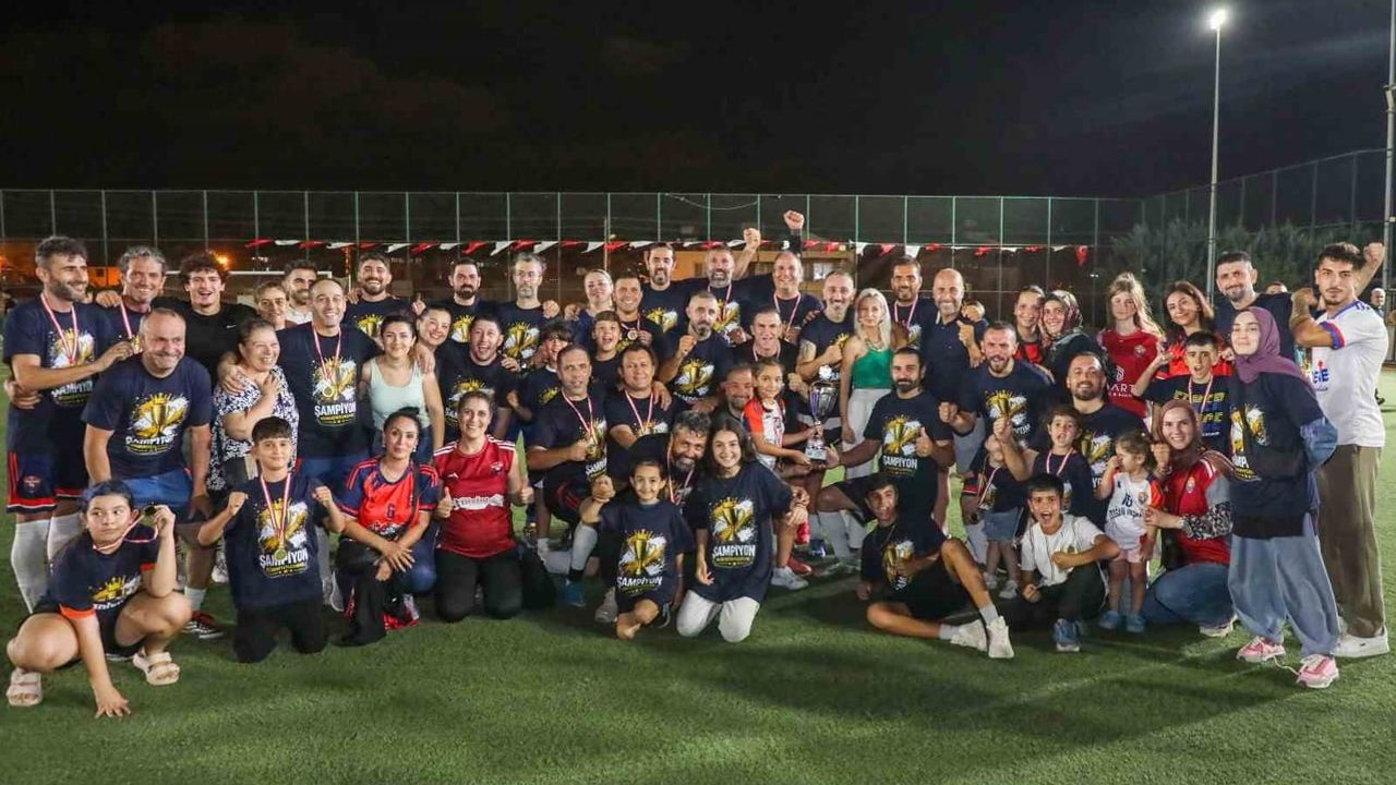 Medeniyetler Spor defne'de kupayı kaldırdı: Erhan Aksay turnuvası sona erdi
