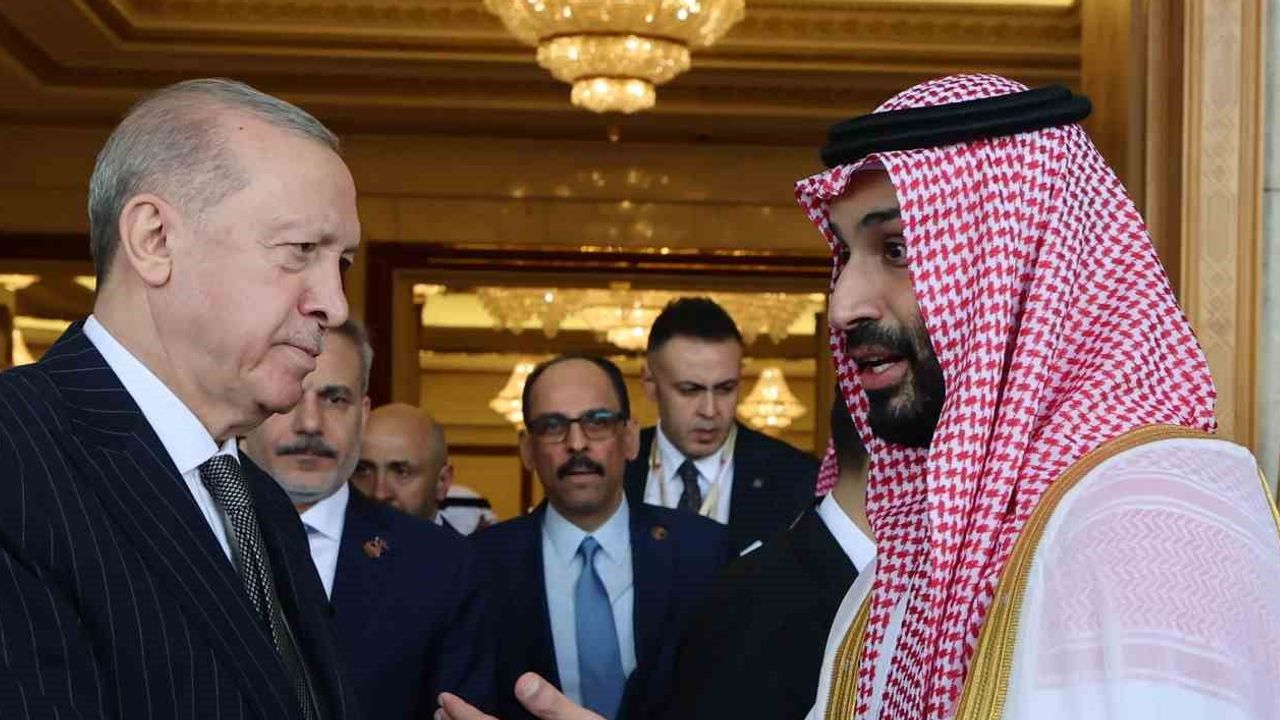 Mekke ortak savunma zirvesinin ardından Erdoğan Suudi Arabistan'dan ayrıldı