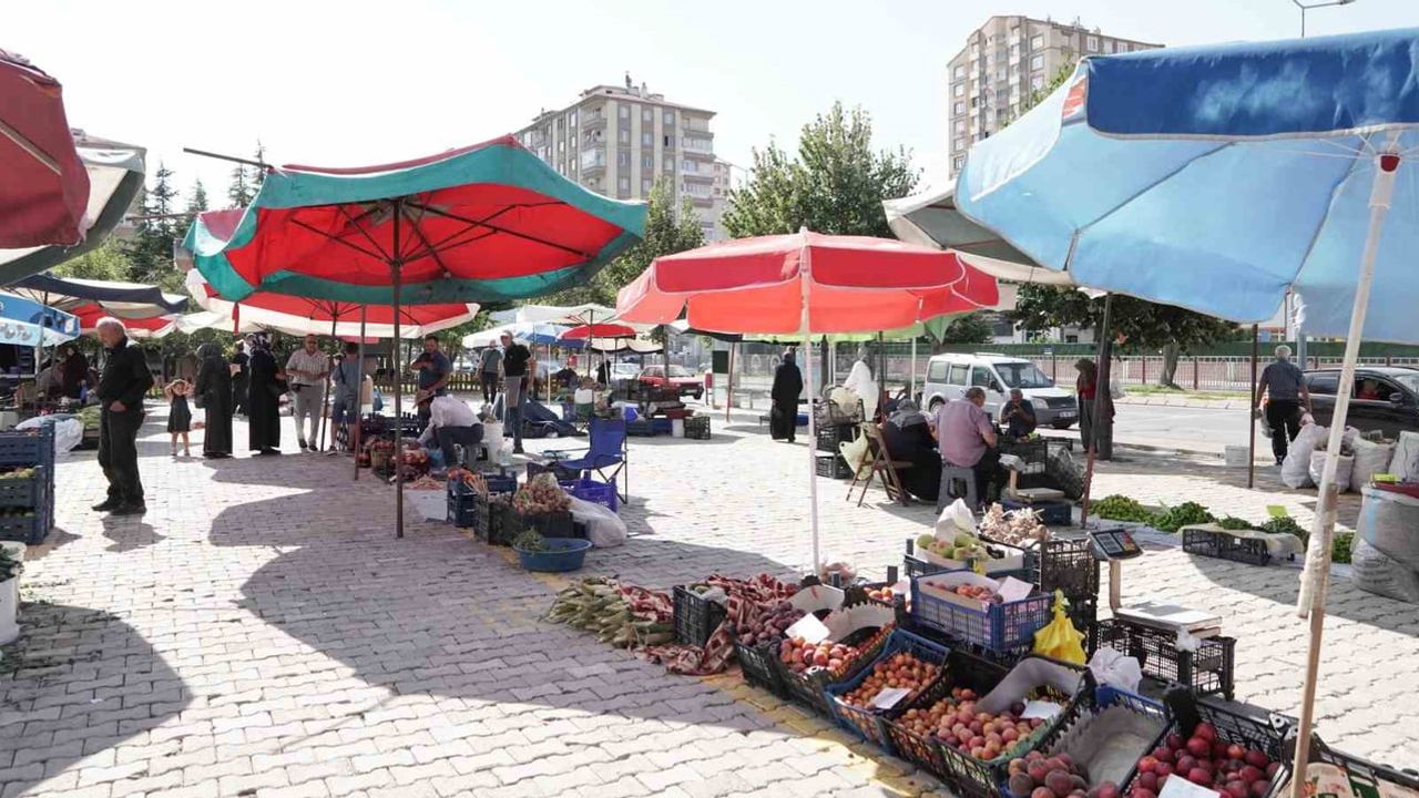 Melikgazi'de üretici pazarları mahalle sakinlerini organik ürünlerle buluşturuyor