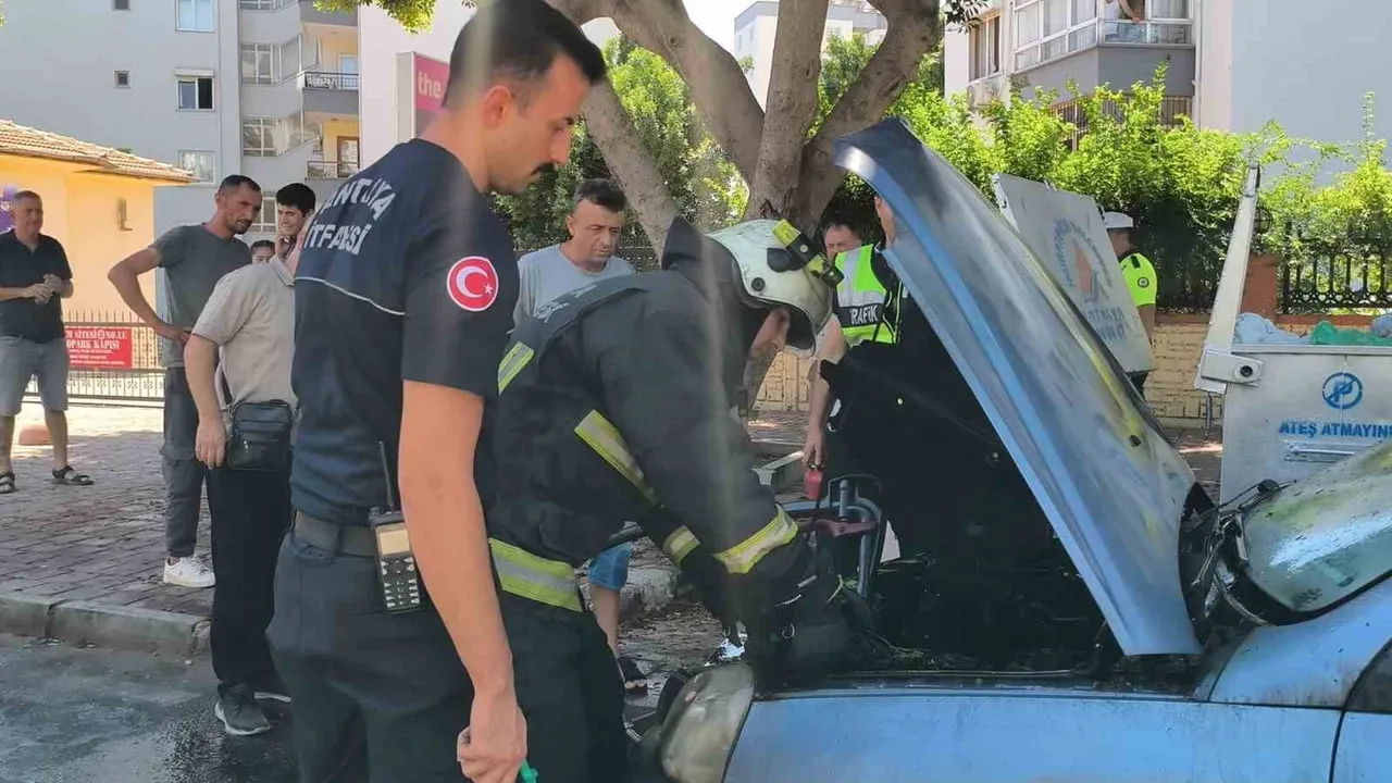 Meltem bulvarı'nda yanan araçta polis ve vatandaşların hızlı müdahalesi yangını durdurdu