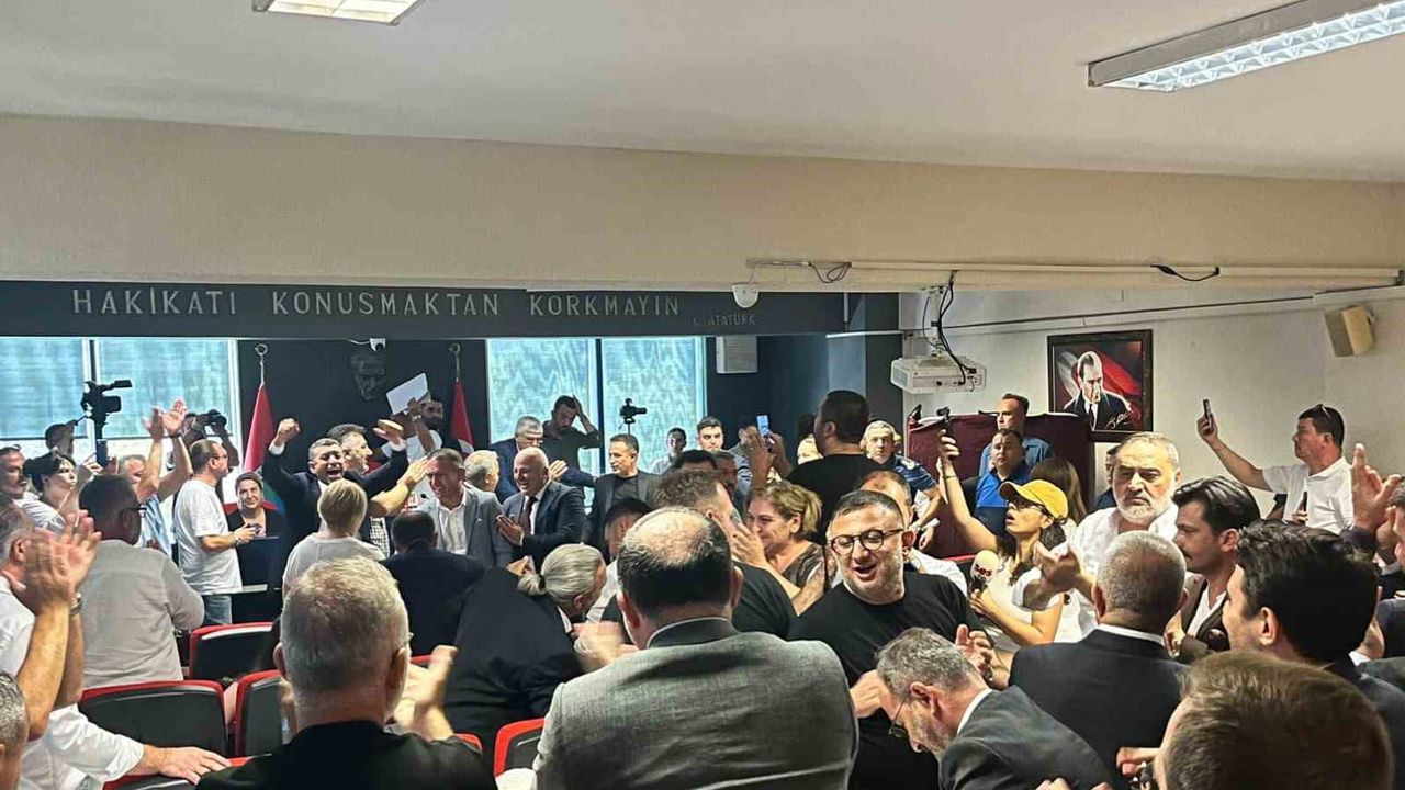 Menderes belediyesi AK Parti'ye geçti: Asuman Şen başkan vekili seçildi