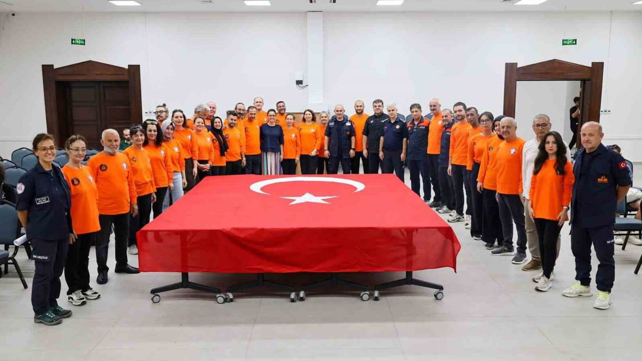 Menteşe'de 27 gönüllü, mahalleyi afetlere karşı güçlendirmek için yemin etti