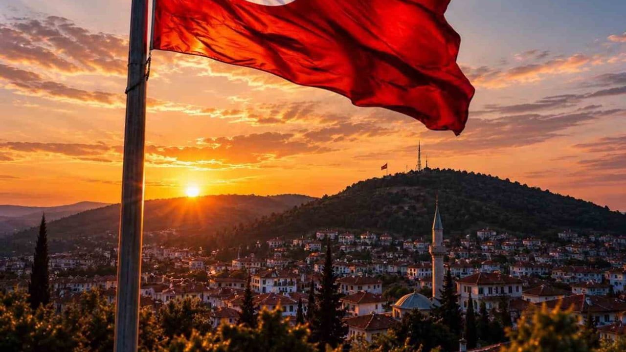 menteşe’de 30 Ağustos öncesi her haneye bayrak kampanyası