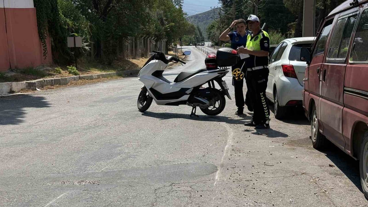 Menteşe'de aniden yola çıkan çocuğa motosiklet çarptı