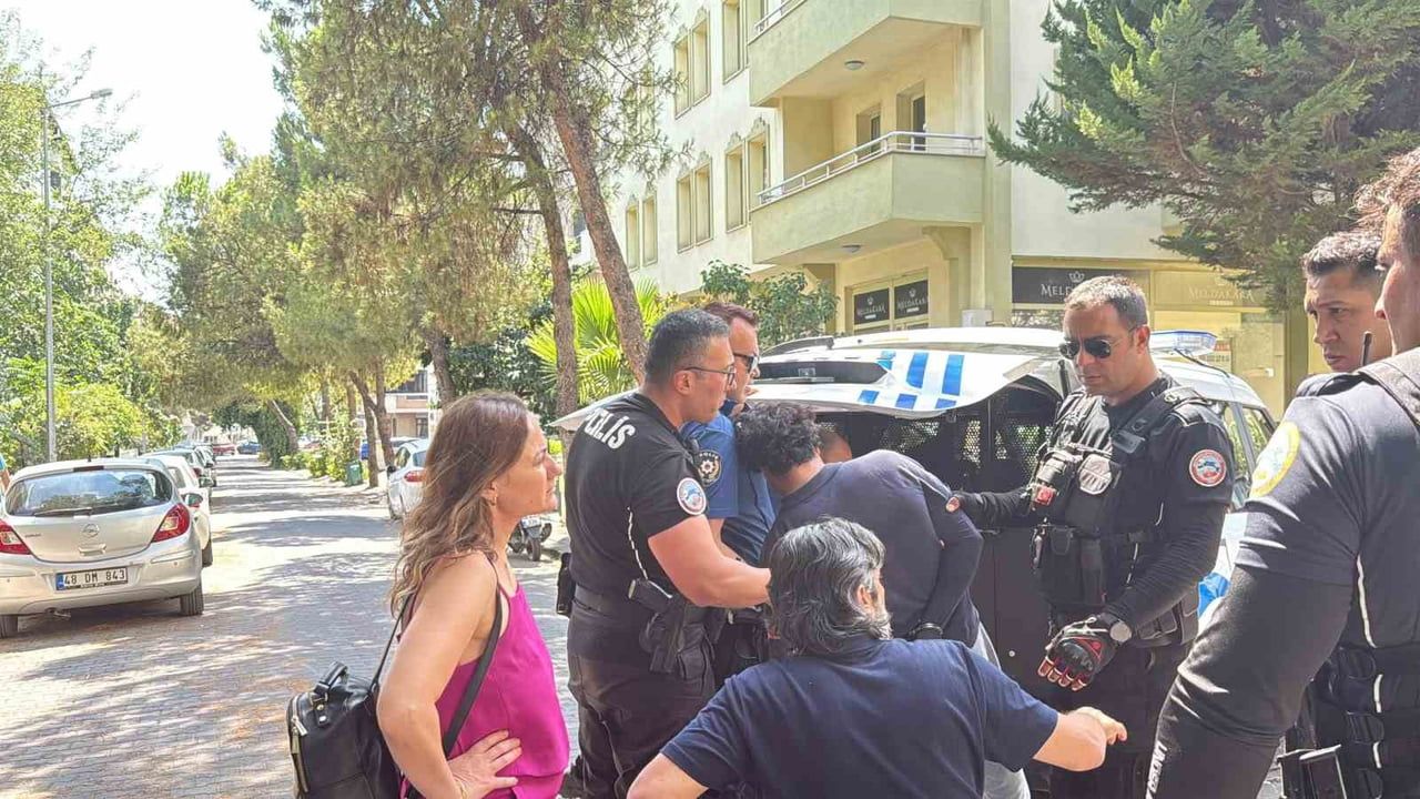 Menteşe'de sokakta durdurulan motokuryenin müdahalesi sonrası gözaltı