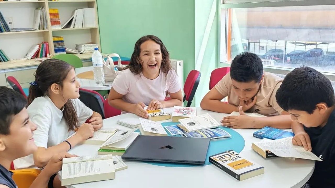 Menteşe gençlik merkezinde minik okurların kitap serüveni