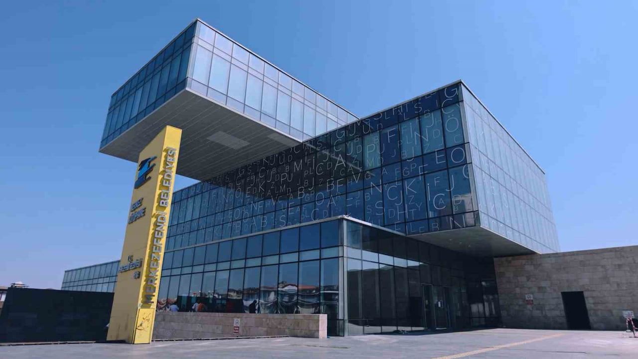 Merkez Kütüphane 37 bin 500 kitapla yeniden öğrenmeye kapı açtı
