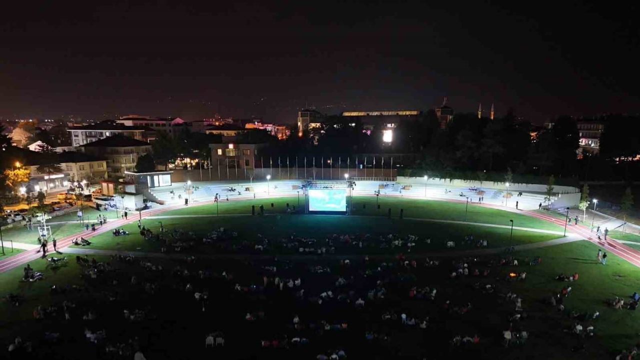 Merkez Park'ta gündüz spor, akşam açık hava sineması: kentin yeni buluşma alanı