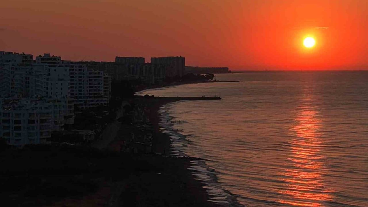 Mersin'de bunaltan nem: deniz suyu 31 dereceyi gördü