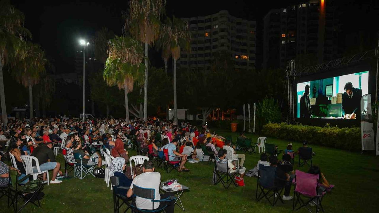 Mersin'de Kültür Park'ta yıldızlar altında sinema akşamları