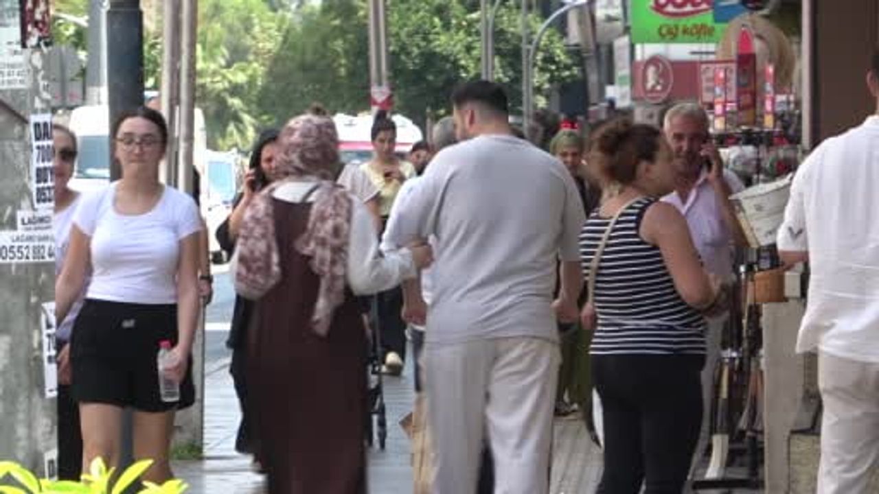 Mersin'de nemli sıcak hava hayatı zorluyor