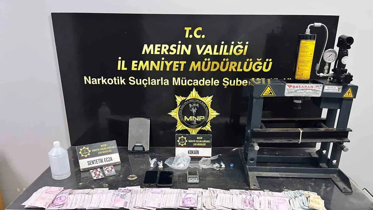 Mersin'de 'torbacı' operasyonu: kokain, sentetik ecza ve yüklü miktar ele geçirildi